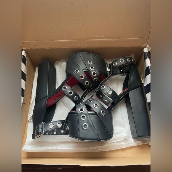 Charla Tedrick Heels Platform - Picture 2 of 5